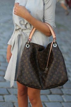 Louis Vuitton Artsy MM Monogram Canvas Replica Review – Authentic & Replica Bags/Handbags ...